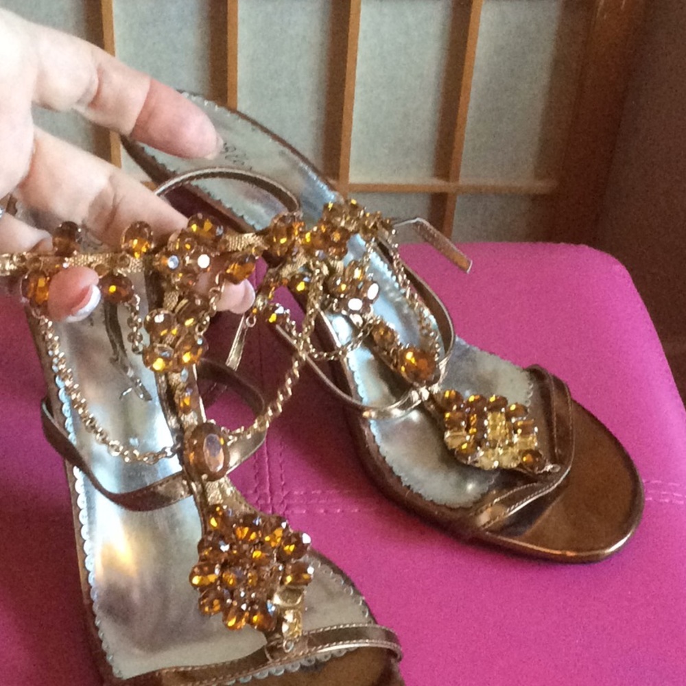 Gold sandals - Picture 2 of 3